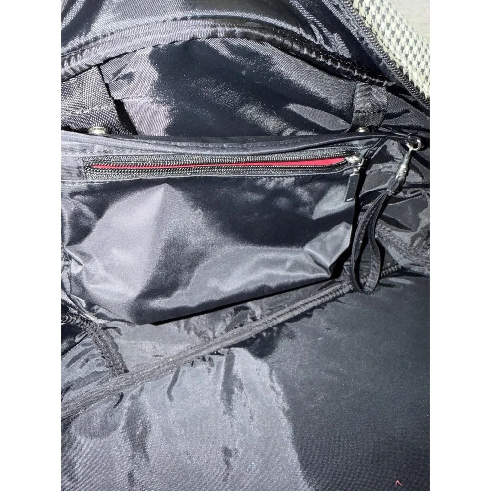 Nike Herringbone Duffel Bag Gym Carryon Overnight Black White Travel Purse Wrist